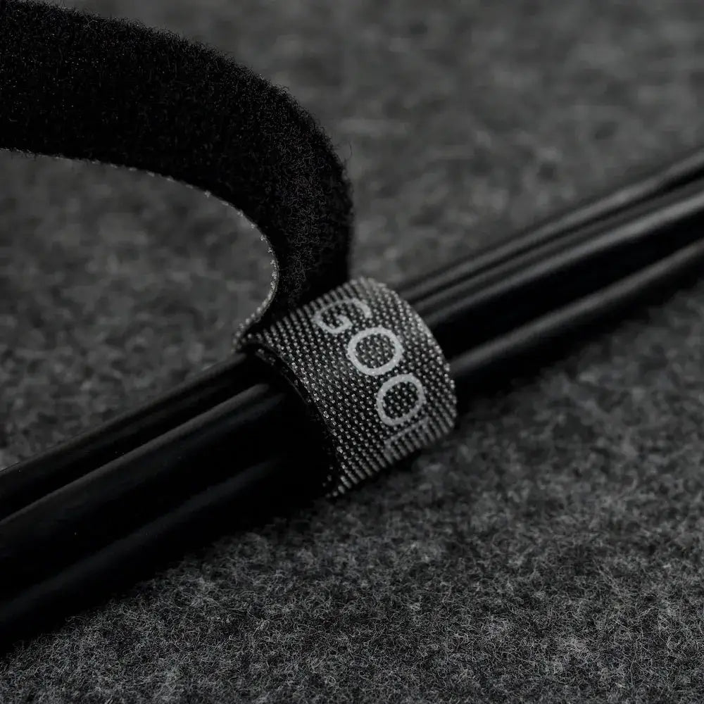 SCIT Vorschaubild auf Filz schreibtischunterlage Kabel gebunden