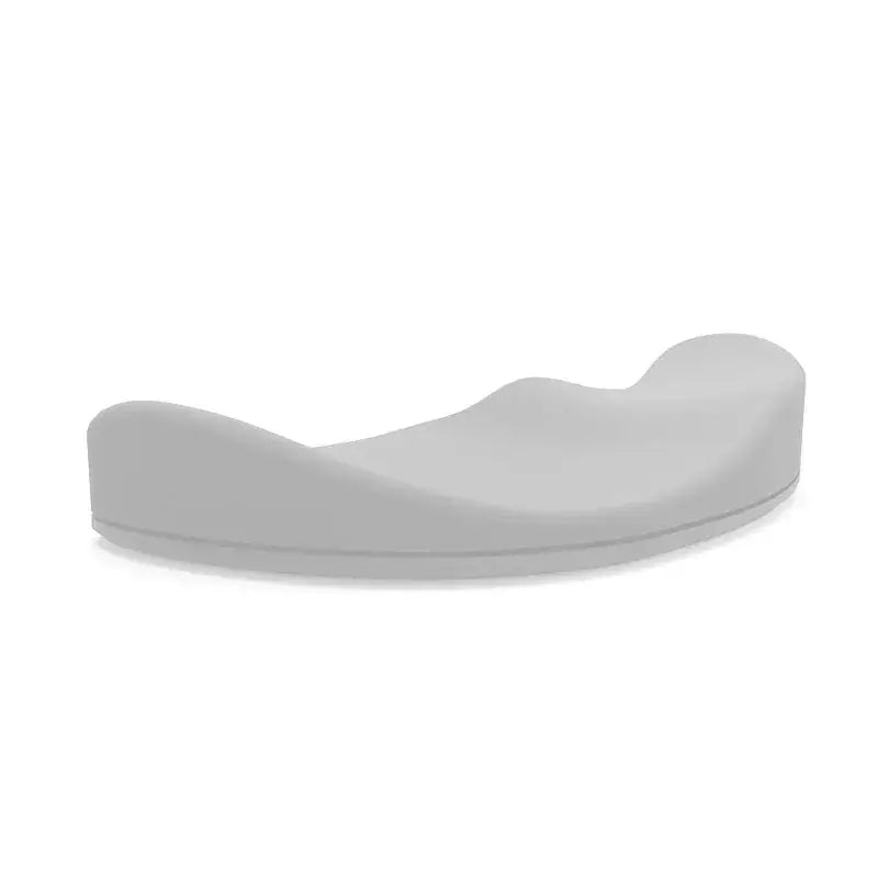 Weiße ERGOSLIDE Handgelenkauflage mit ergonomischer Form, designed zur Unterstützung des Handgelenks und Förderung einer natürlichen Handhaltung bei der Mausnutzung.